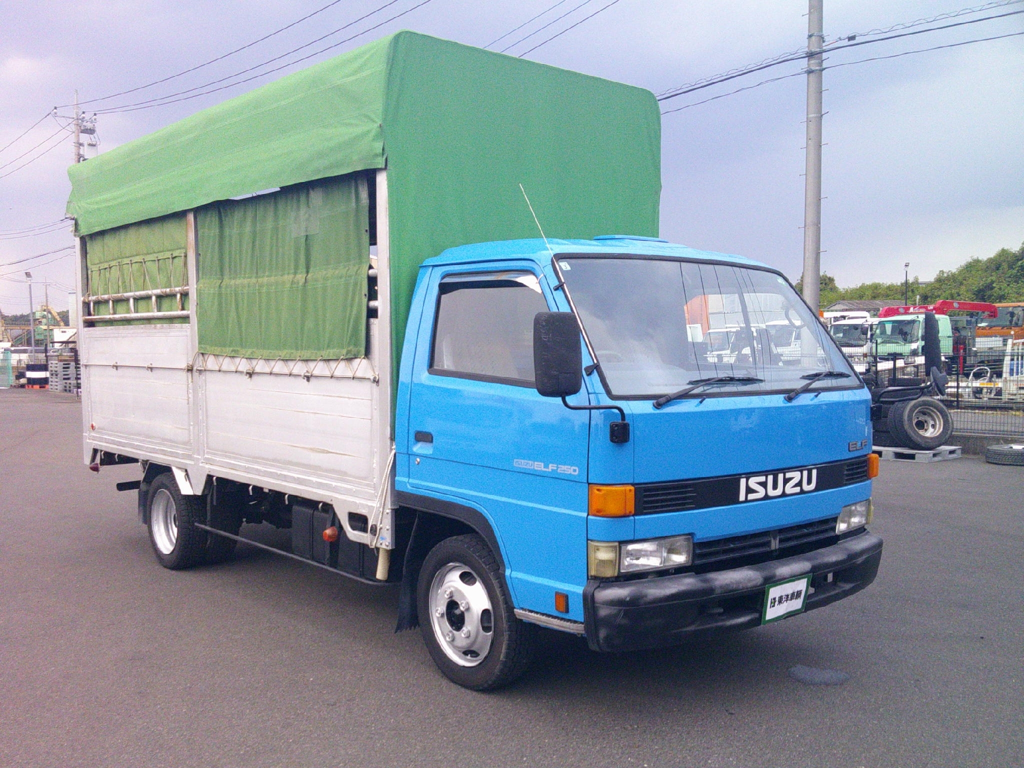 [家畜運搬車] H3 エルフ 後方スロープ有 ワイドロング 荷台内ウインチ有 走行8.8万㎞